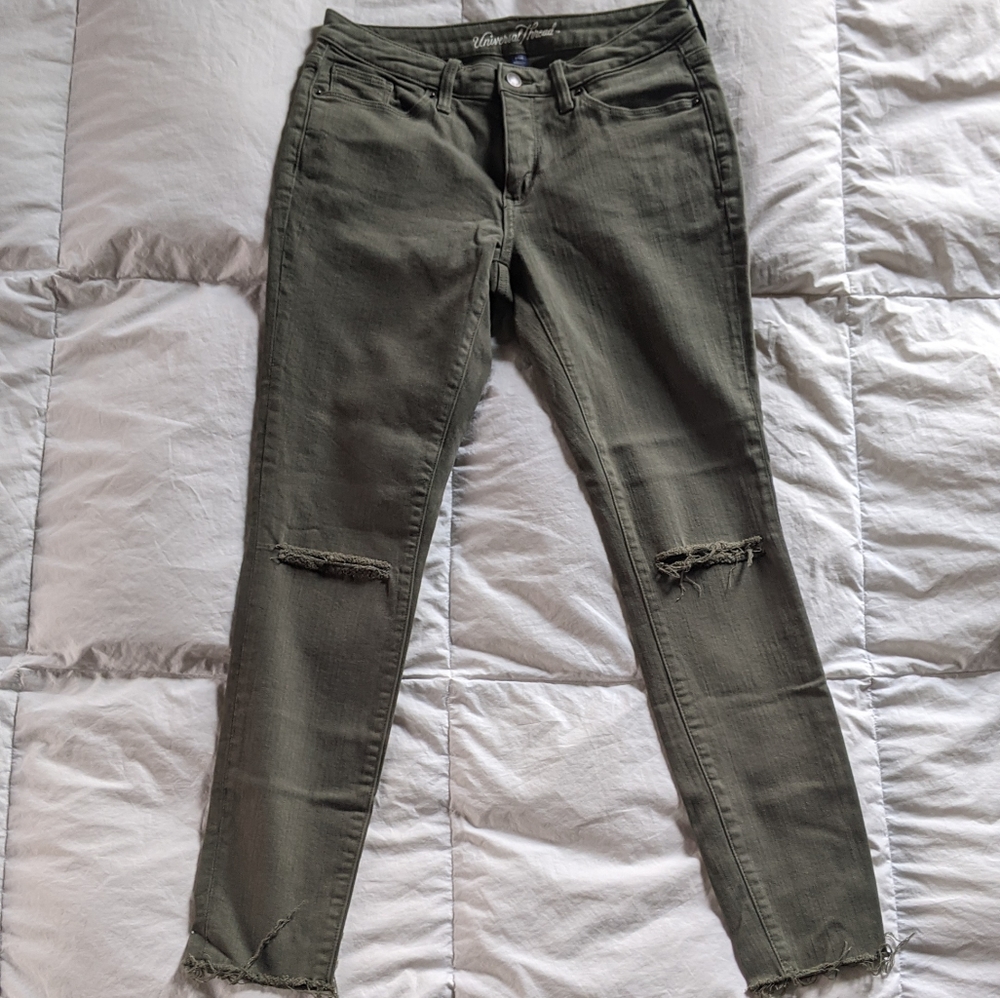 Universal Thread mid rise jegging jeans in army green. Size 6/28R